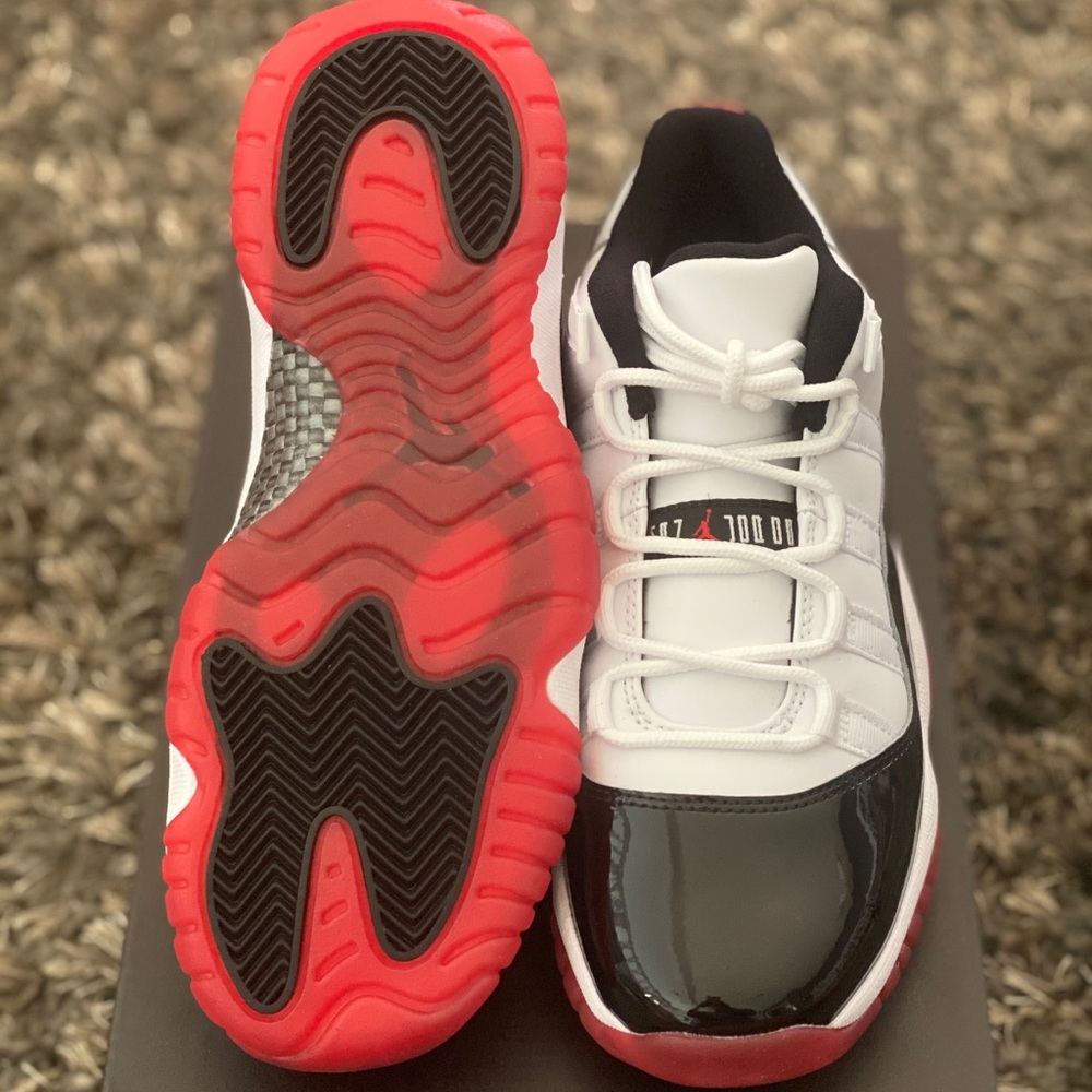 Air Jordan concord 11 low (5.5 Youth)